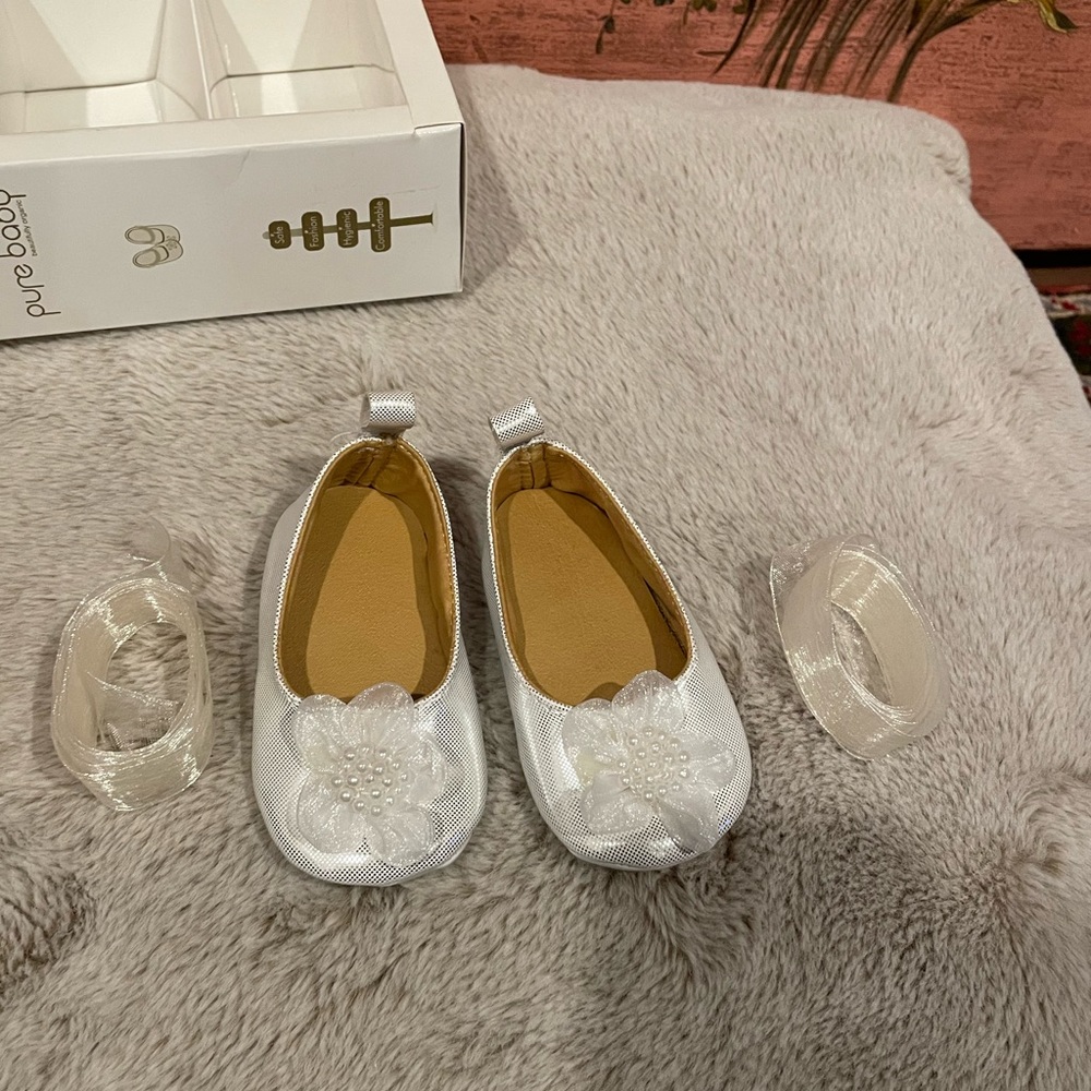 Baby shoes with cute flower Size 2